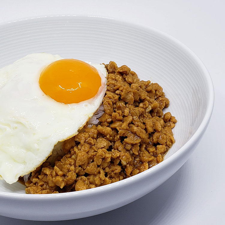 煎蛋茄汁肉碎飯（素肉碎之一）